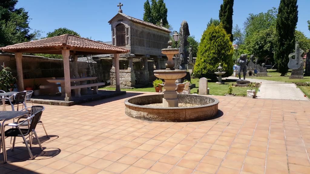 Hostal Albergue Villa San Clemente Tui Esterno foto