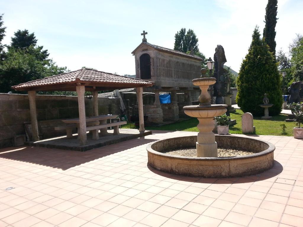 Hostal Albergue Villa San Clemente Tui Esterno foto