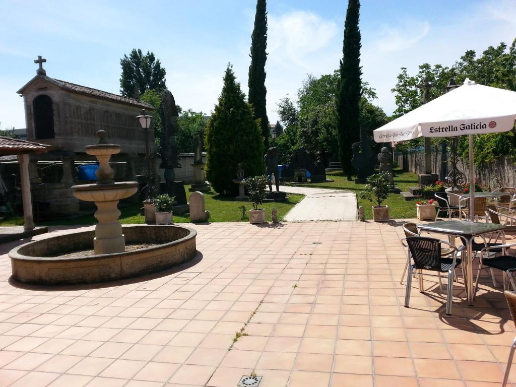 Hostal Albergue Villa San Clemente Tui Esterno foto