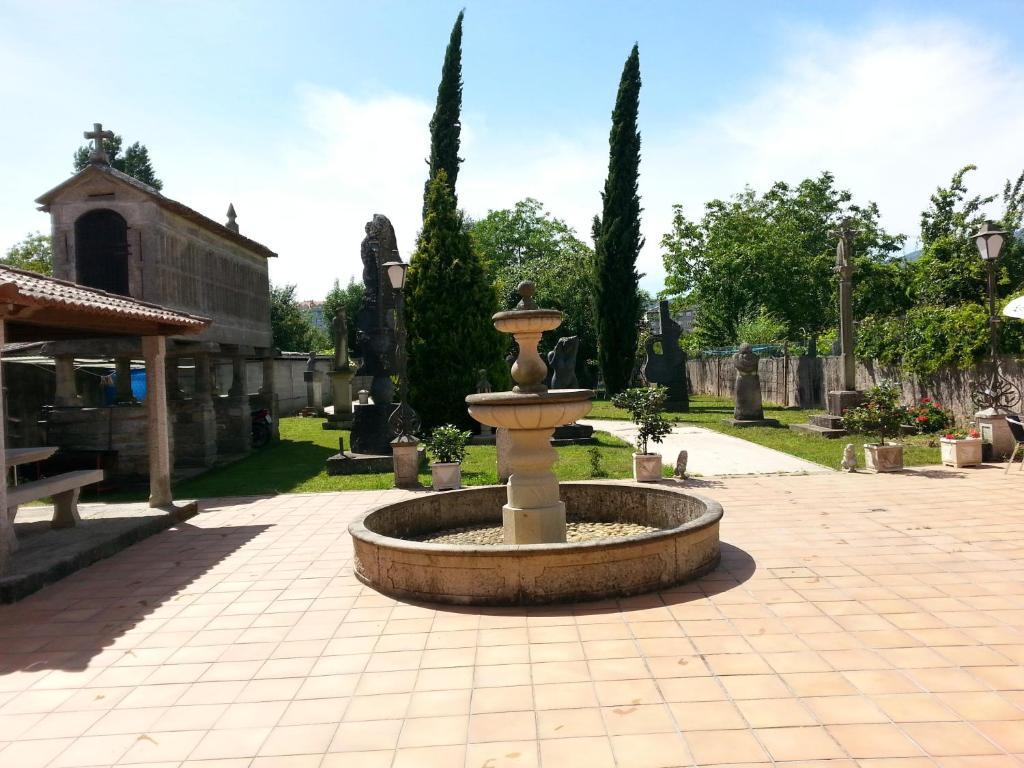 Hostal Albergue Villa San Clemente Tui Esterno foto