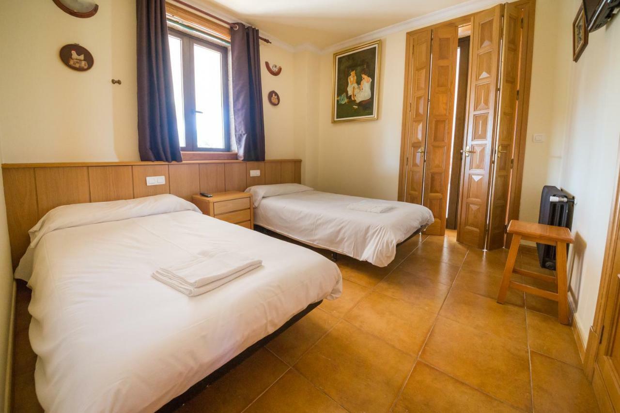 Hostal Albergue Villa San Clemente Tui Esterno foto