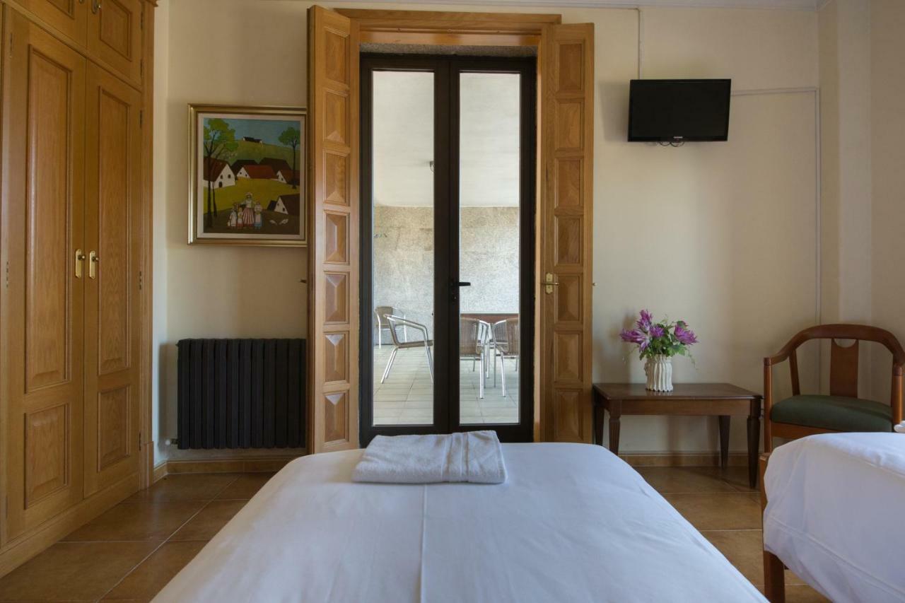 Hostal Albergue Villa San Clemente Tui Esterno foto