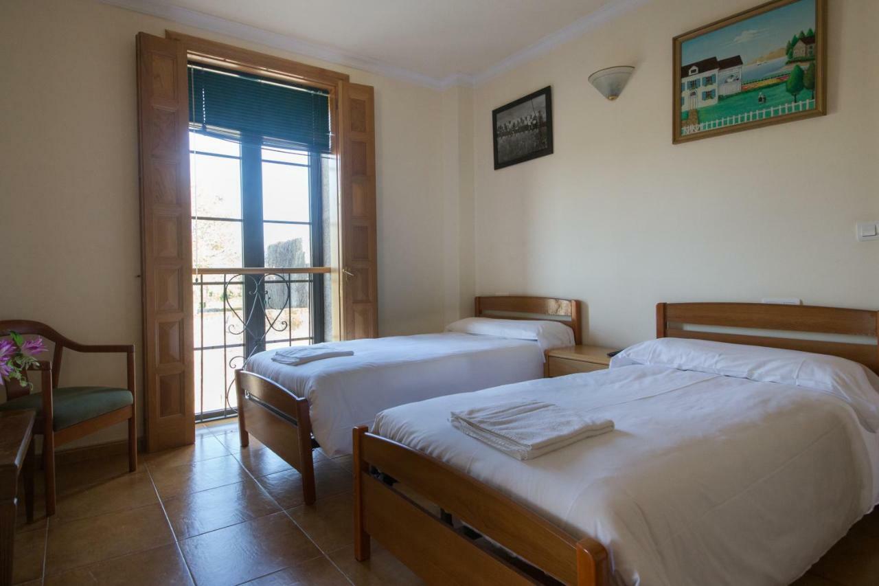 Hostal Albergue Villa San Clemente Tui Esterno foto