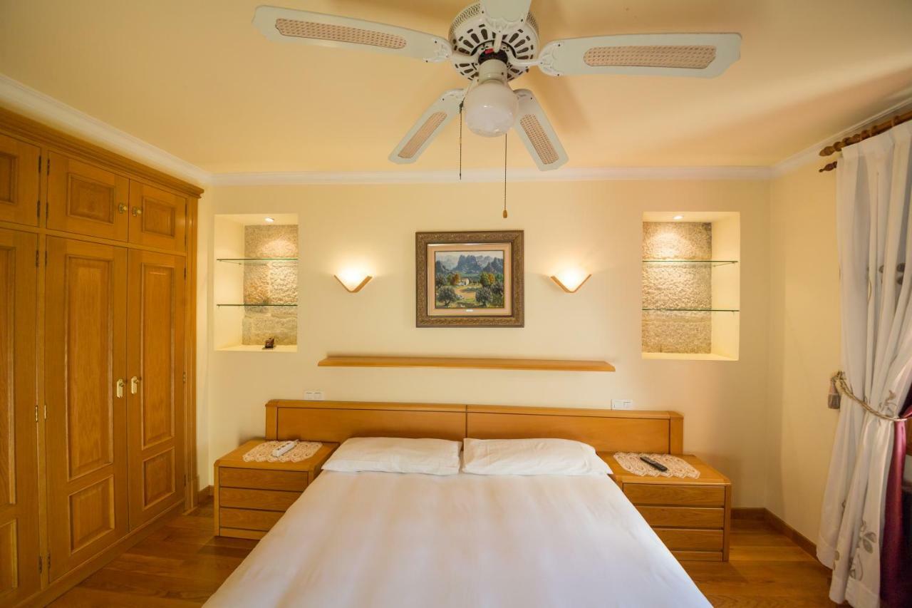 Hostal Albergue Villa San Clemente Tui Esterno foto