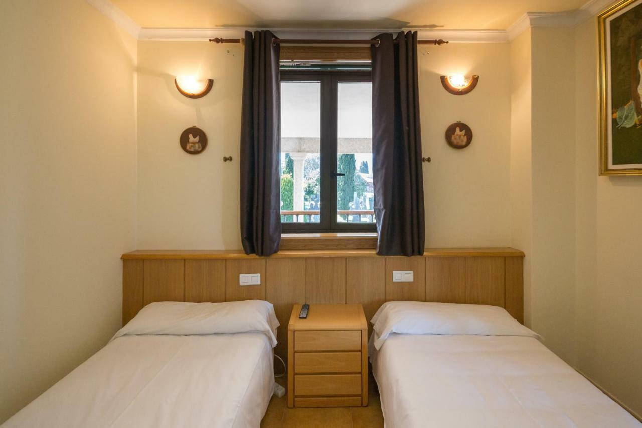 Hostal Albergue Villa San Clemente Tui Esterno foto