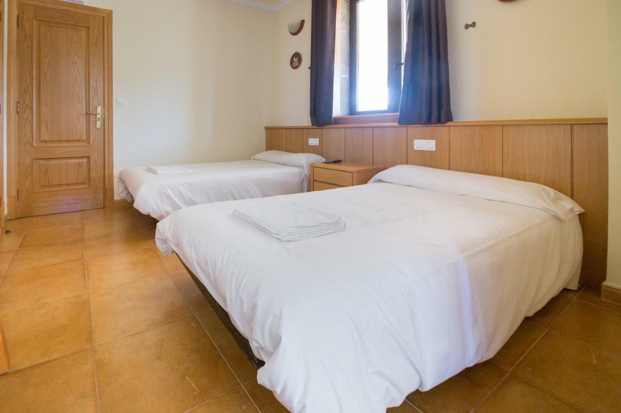 Hostal Albergue Villa San Clemente Tui Esterno foto