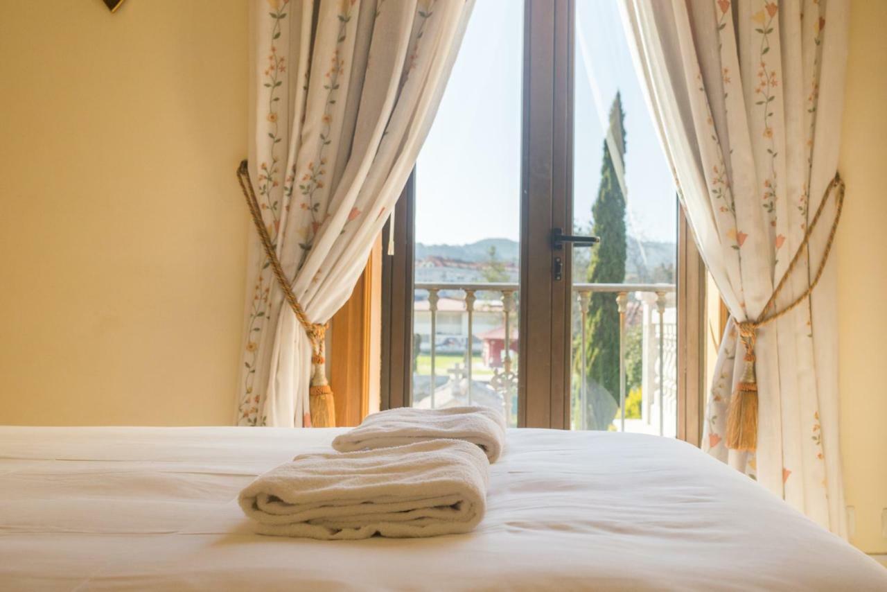 Hostal Albergue Villa San Clemente Tui Esterno foto