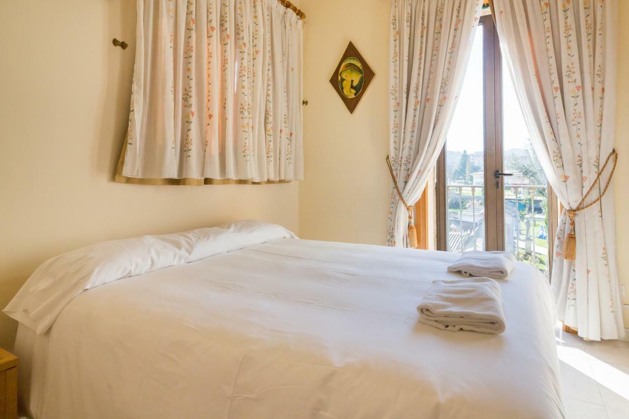 Hostal Albergue Villa San Clemente Tui Esterno foto