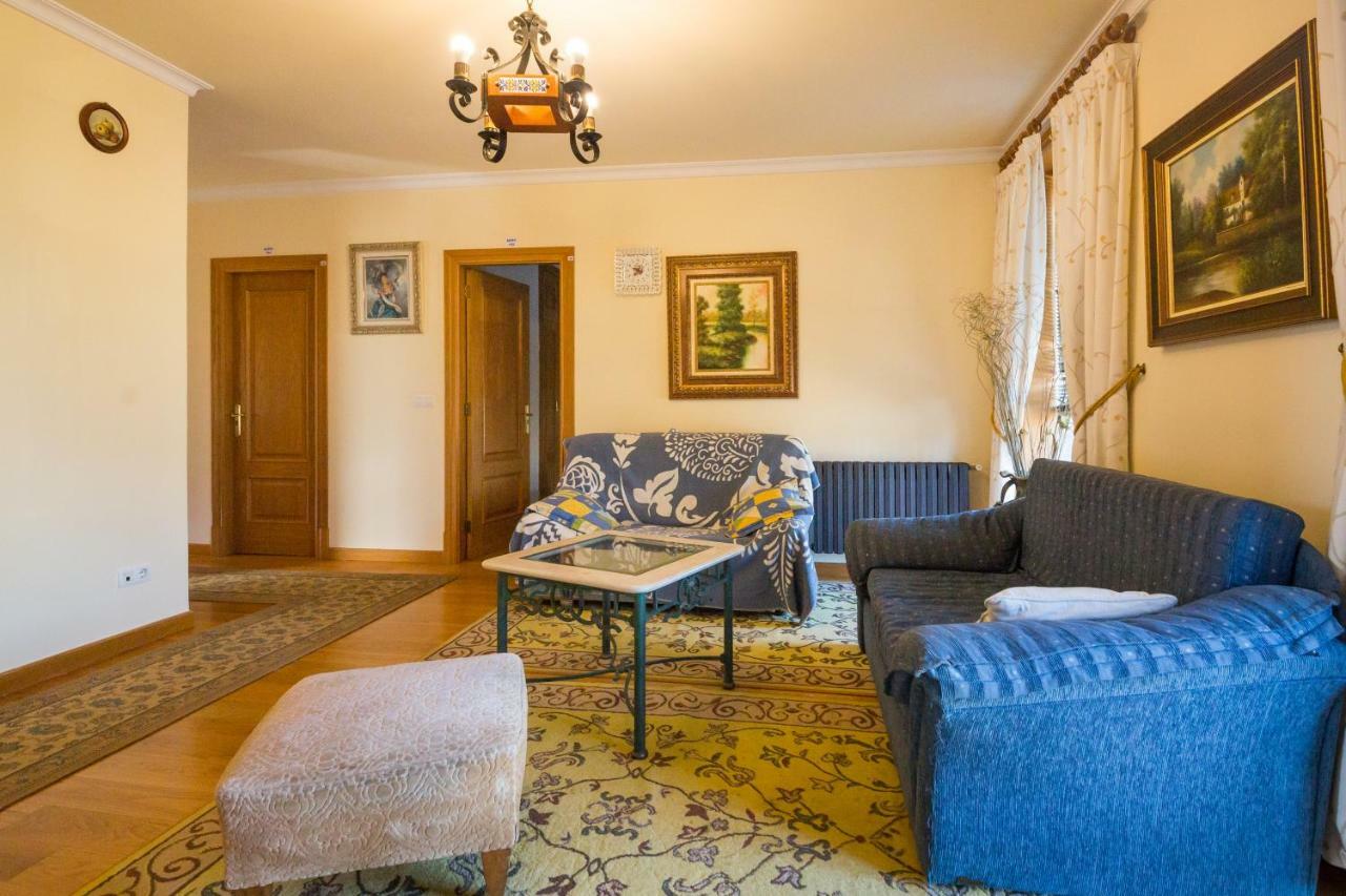 Hostal Albergue Villa San Clemente Tui Esterno foto