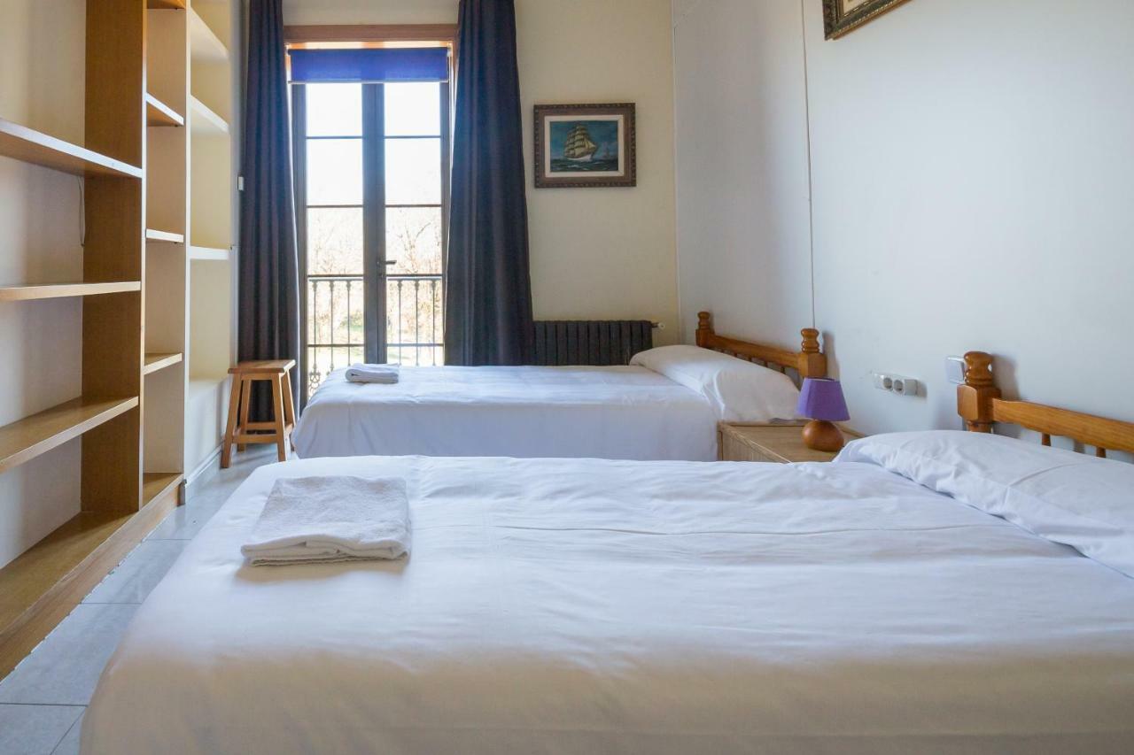 Hostal Albergue Villa San Clemente Tui Esterno foto