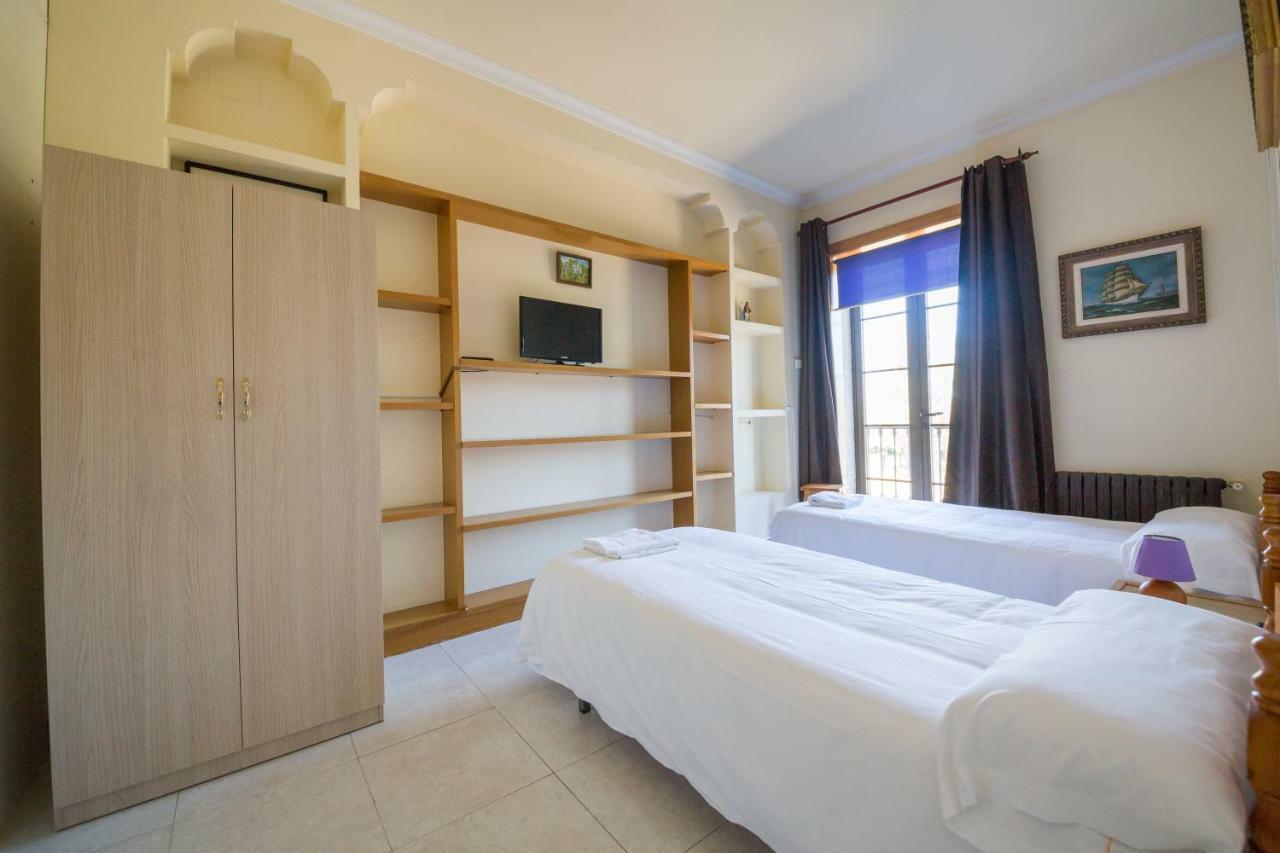 Hostal Albergue Villa San Clemente Tui Esterno foto