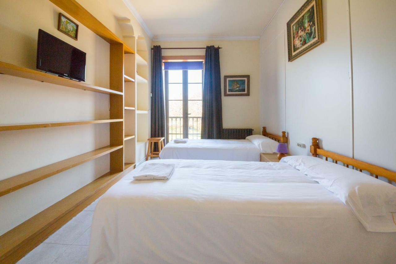 Hostal Albergue Villa San Clemente Tui Esterno foto
