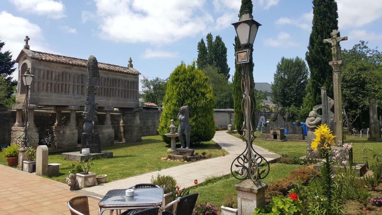 Hostal Albergue Villa San Clemente Tui Esterno foto