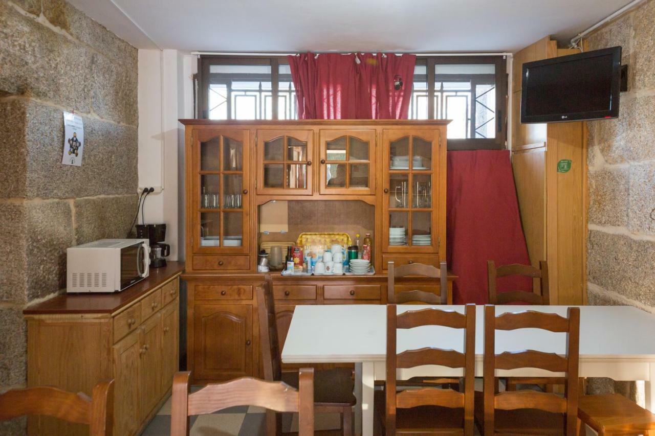 Hostal Albergue Villa San Clemente Tui Esterno foto