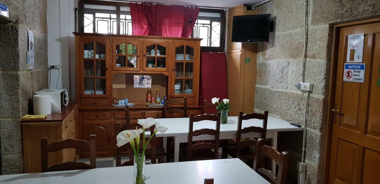 Hostal Albergue Villa San Clemente Tui Esterno foto