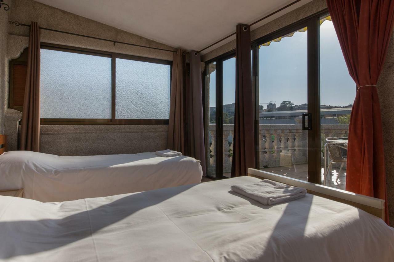 Hostal Albergue Villa San Clemente Tui Esterno foto